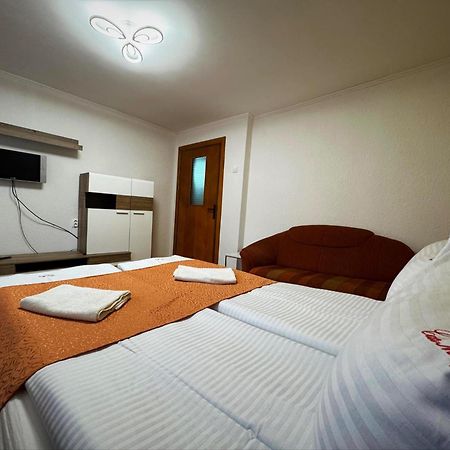 Casa Mary Hotel Hateg Exterior photo