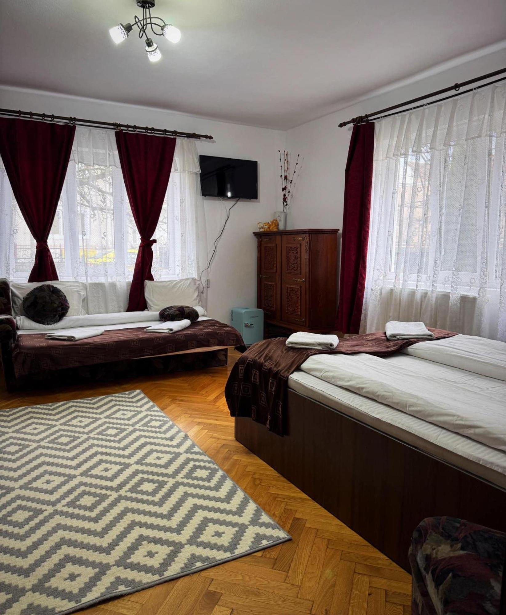 Casa Mary Hotel Hateg Exterior photo