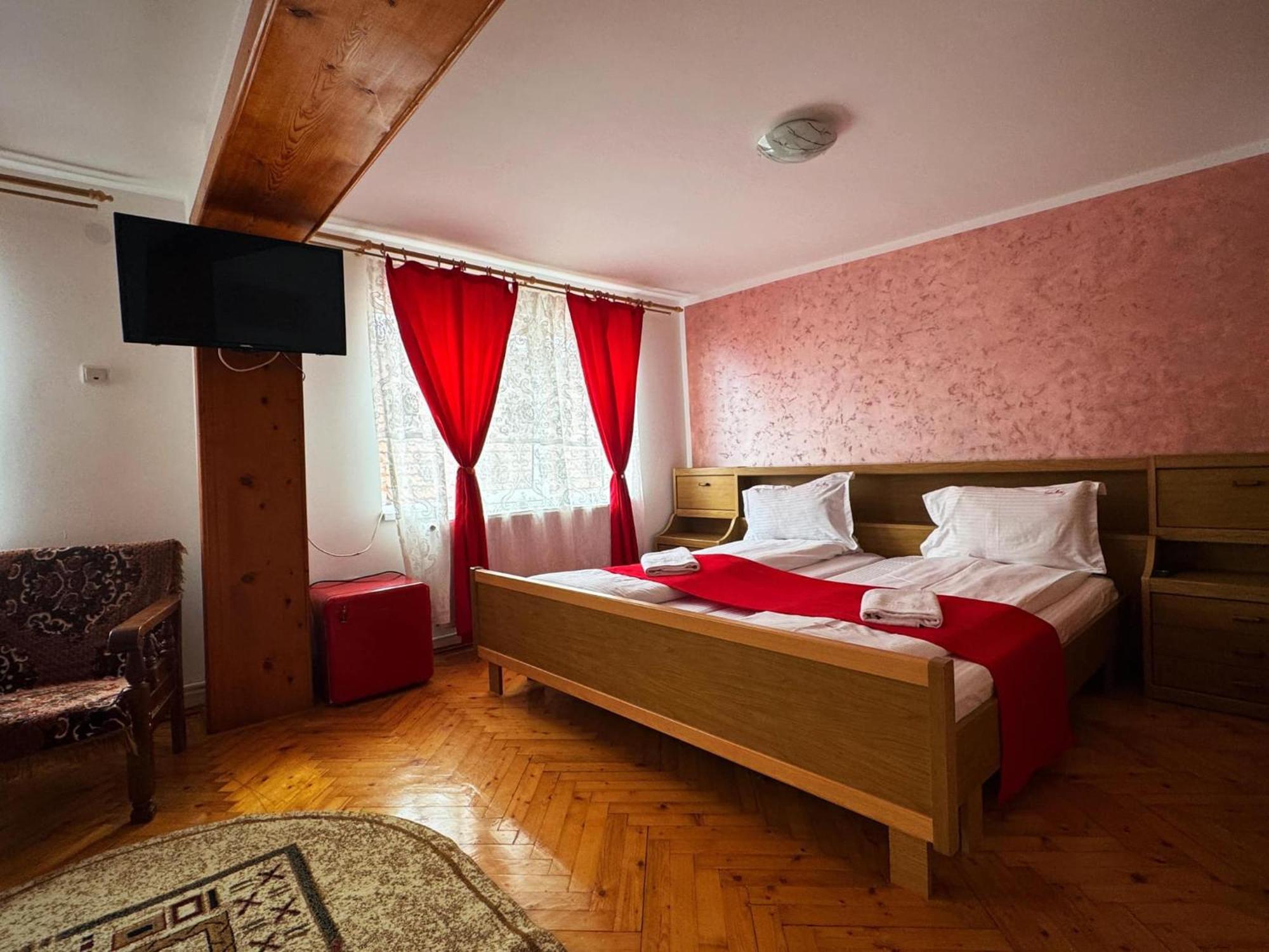 Casa Mary Hotel Hateg Exterior photo